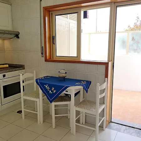 Cozy With Parking Oporto