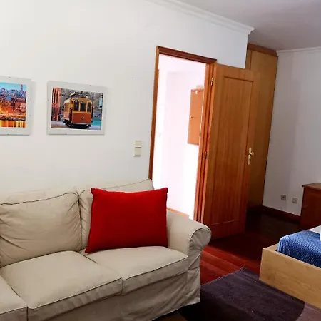 Cozy With Parking Oporto